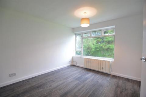 2 bedroom apartment to rent, Sandringham Court, Slough, Slough