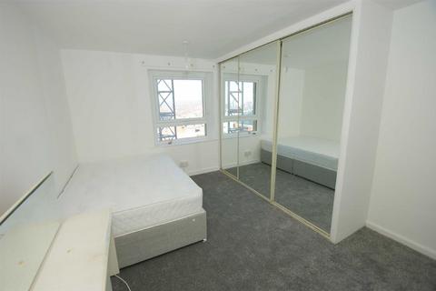 2 bedroom flat to rent, Shakespeare Court, Leeds