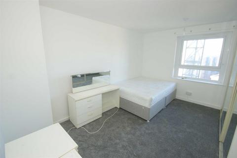 2 bedroom flat to rent, Shakespeare Court, Leeds