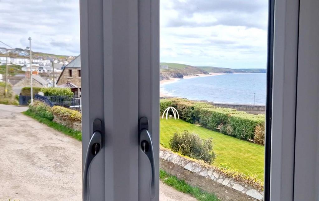 Lane End Cottage Int view.jpg