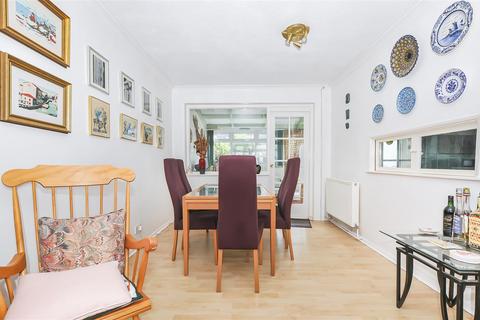 24 Greenacre, Windsor, SL4 5LW