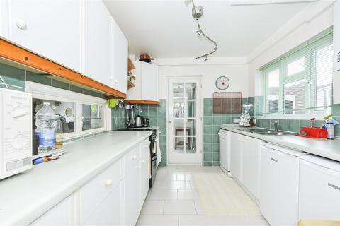 24 Greenacre, Windsor, SL4 5LW