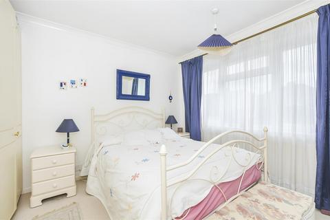 24 Greenacre, Windsor, SL4 5LW