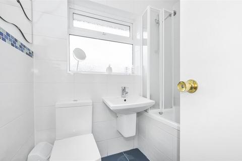 24 Greenacre, Windsor, SL4 5LW