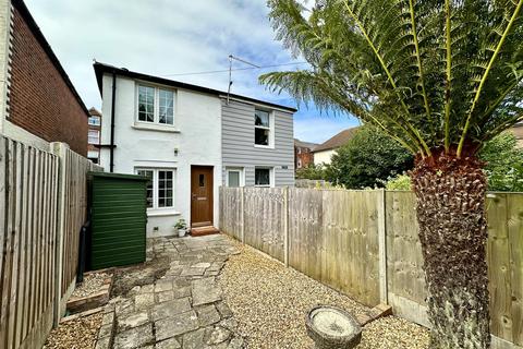 2 bedroom semi-detached house for sale, Moorgreen Road, Cowes