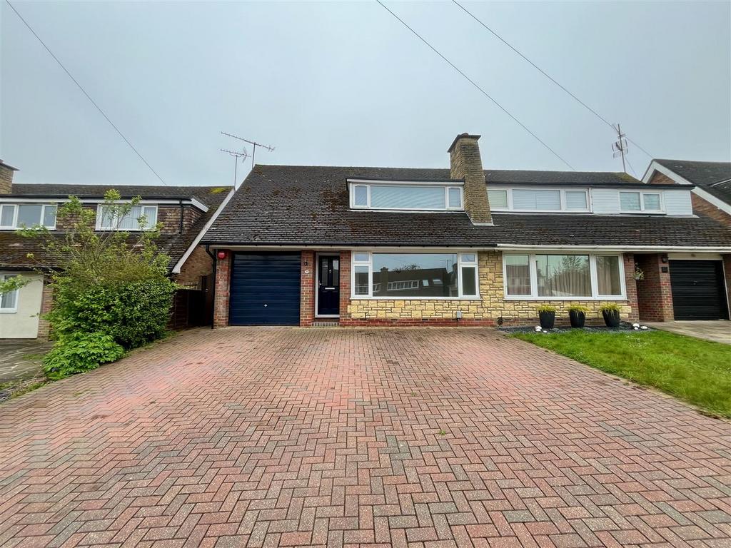 Howard Place, Dunstable 3 bed semidetached house for sale £365,000