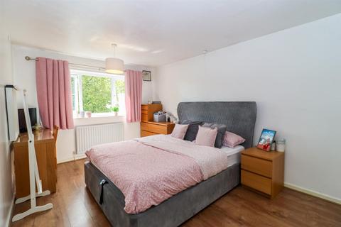 141 Wharncliffe Road, Wakefield, WF2 7QA