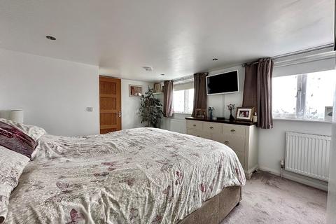 21 Hedge End, Northampton, NN4 0SW