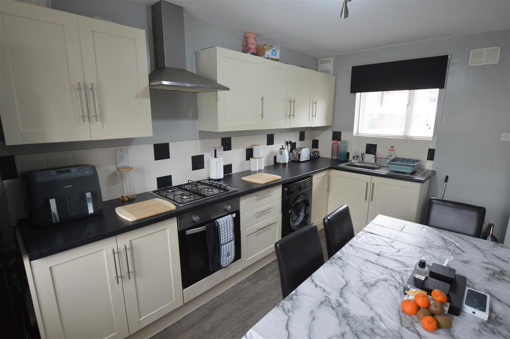 34 Cleveland Road, Catterick Garrison 2 bed terraced house to rent £