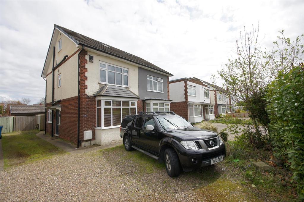 St. Margarets Avenue, Cottingham HU16 3 bed semidetached house for