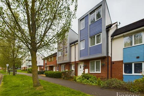 3 bedroom townhouse for sale, Mallory Road, Basingstoke RG24