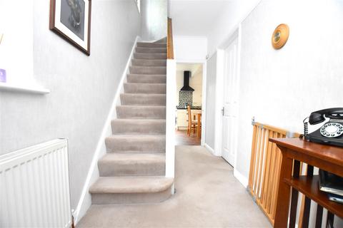 3 bedroom semi-detached house for sale, Somerset Avenue, Rochford