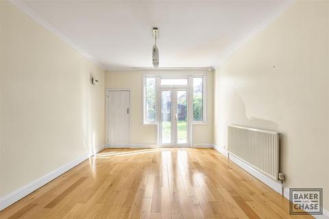 3 bedroom end of terrace house to rent, Arcadian Gardens, London N22