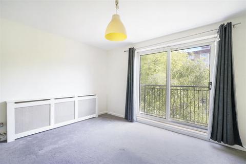 3 bedroom apartment to rent, Bletchley Street, London N1