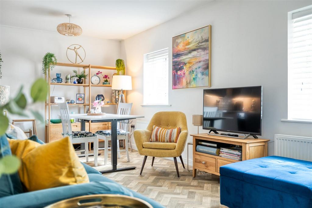 Lounge/Dining Room