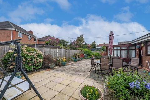 3 bedroom detached bungalow for sale, Redwaters, Leigh