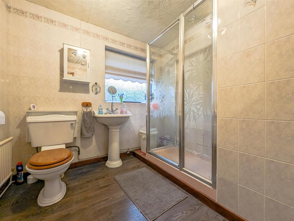 Main bathroom.jpg