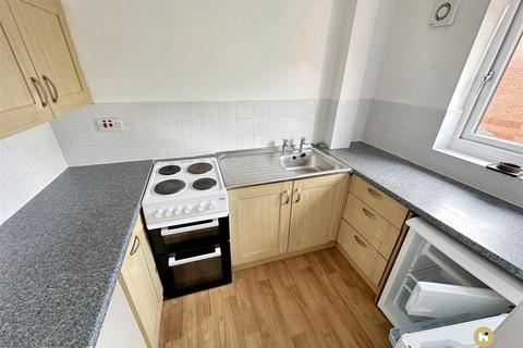 1 bedroom flat for sale, Dickinson Court, Wakefield WF1