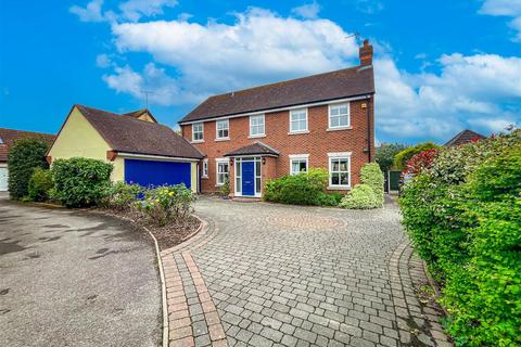 4 bedroom detached house for sale, Cobbins Grove, Burnham-On-Crouch