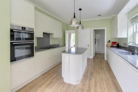 4 bedroom detached house for sale, Cobbins Grove, Burnham-On-Crouch