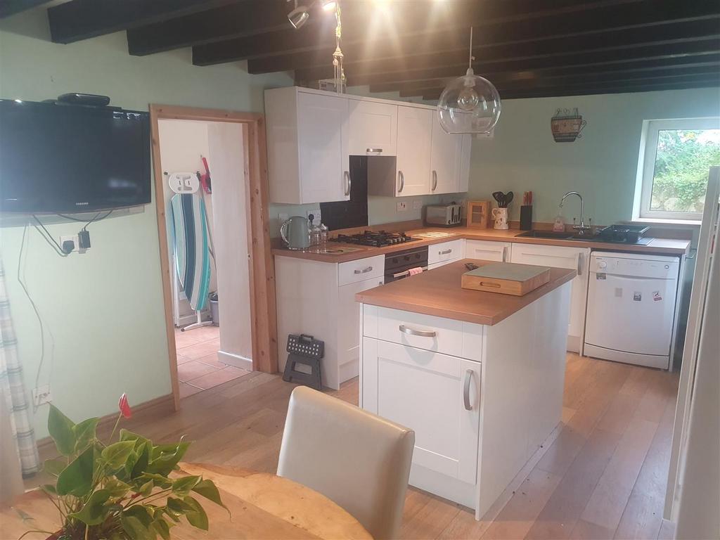 Kitchen &amp; Living Area