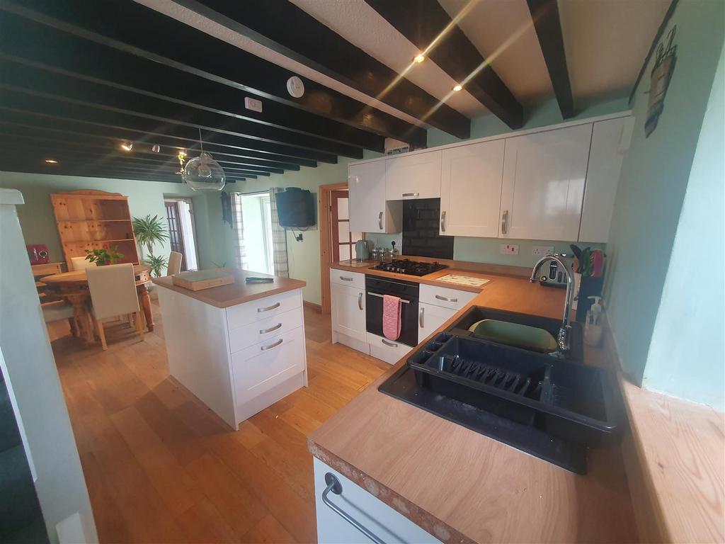 Kitchen &amp; Living Area