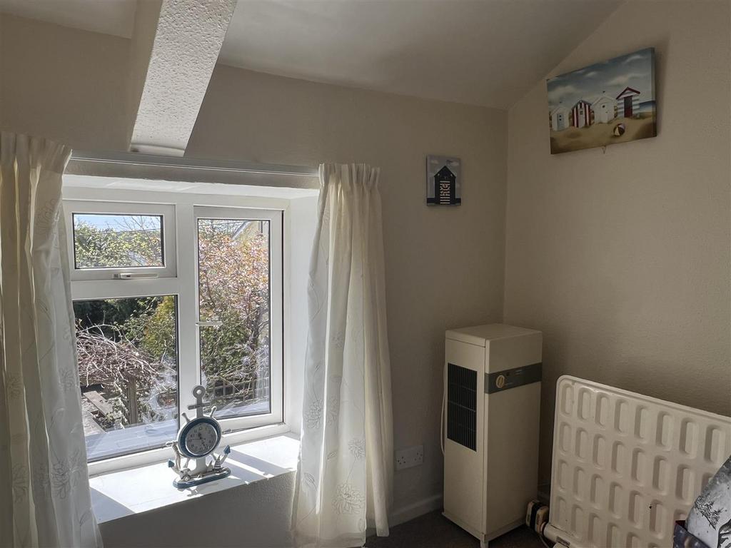 Bedroom: