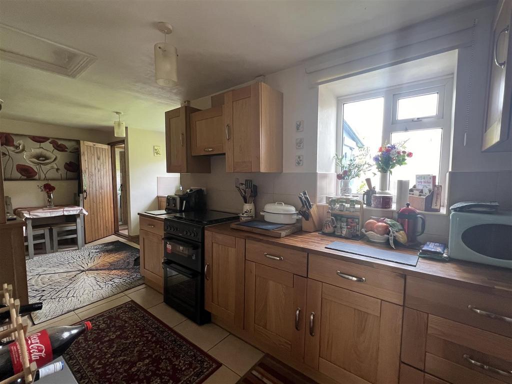 Kitchen/Breakfast Room: