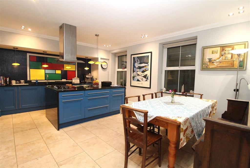 Queens Gardens, Broadstairs 1 bed apartment for sale £275,000