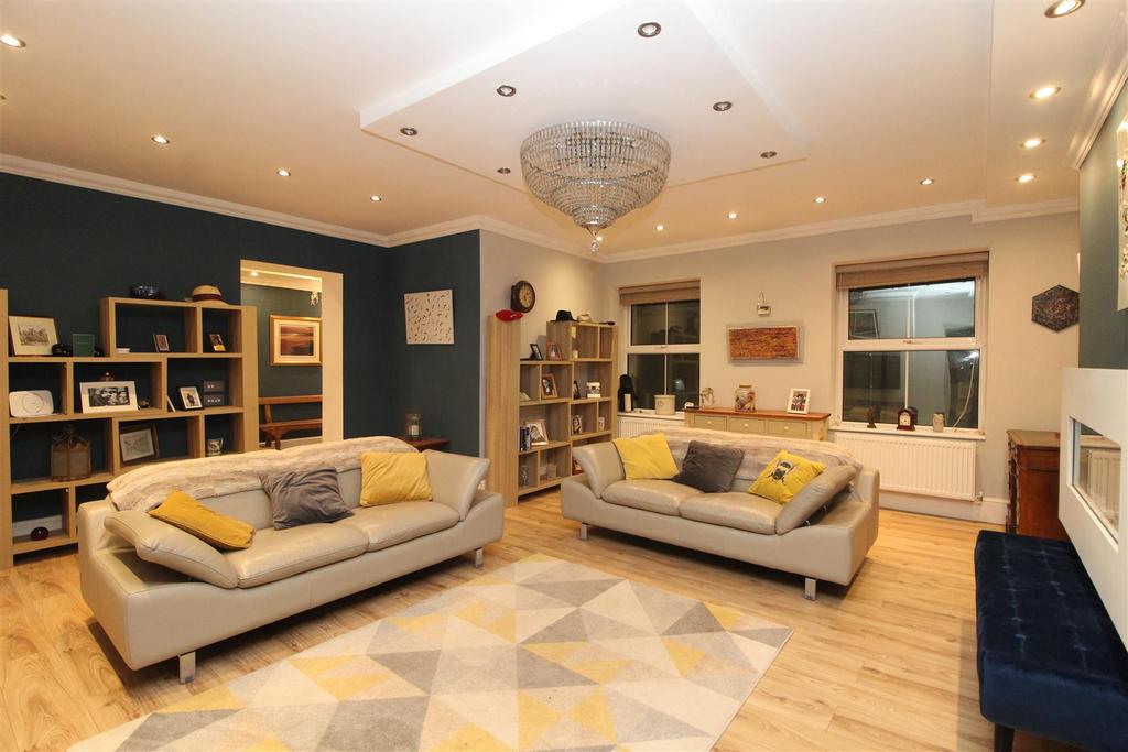 Queens Gardens, Broadstairs 1 bed apartment for sale £275,000