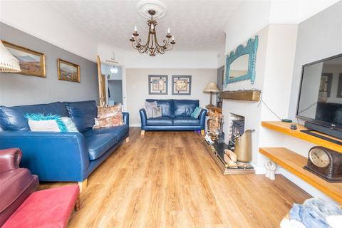 2 bedroom semi-detached bungalow for sale, Colchester Road, Holland-On-Sea