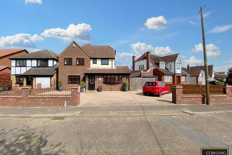 4 bedroom detached house for sale, Station Avenue, Wickford