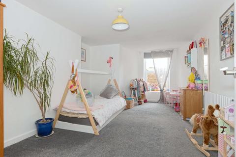 Flat 1, 103 Brighton Road, Lancing, BN15 8BG