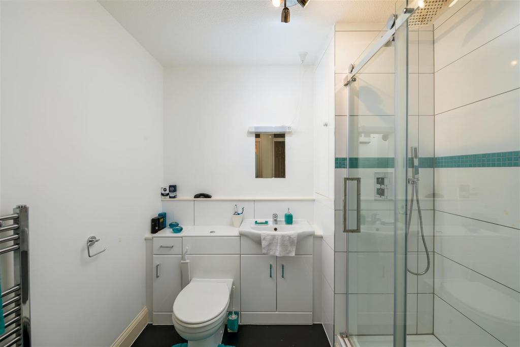 17 Brooklands Court internals3.jpg