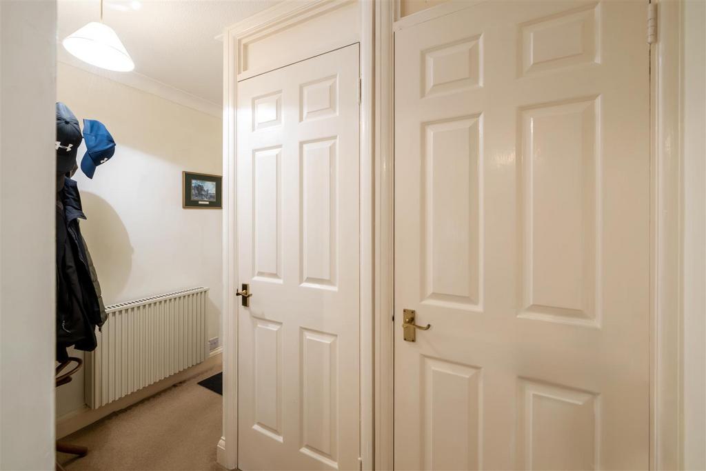 17 Brooklands Court internals4.jpg