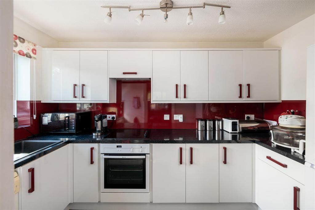 17 Brooklands Court internals6.jpg