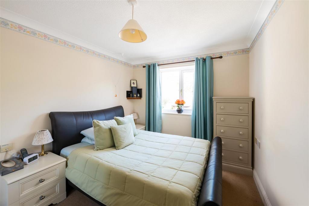17 Brooklands Court internals1.jpg