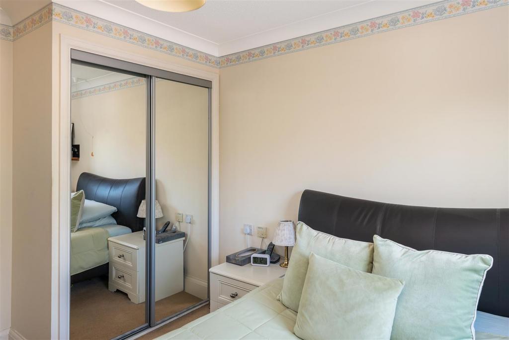 17 Brooklands Court internals2.jpg