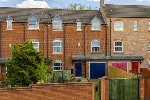 3 bedroom townhouse for sale, Wedgewood Street, Aylesbury HP19