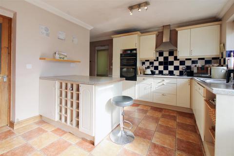 3 bedroom semi-detached house for sale, Limes Avenue, Aylesbury