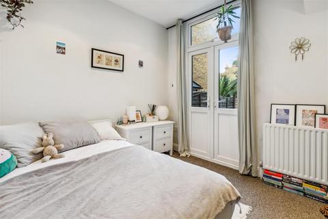 2 bedroom flat to rent, Helix Road, SW2