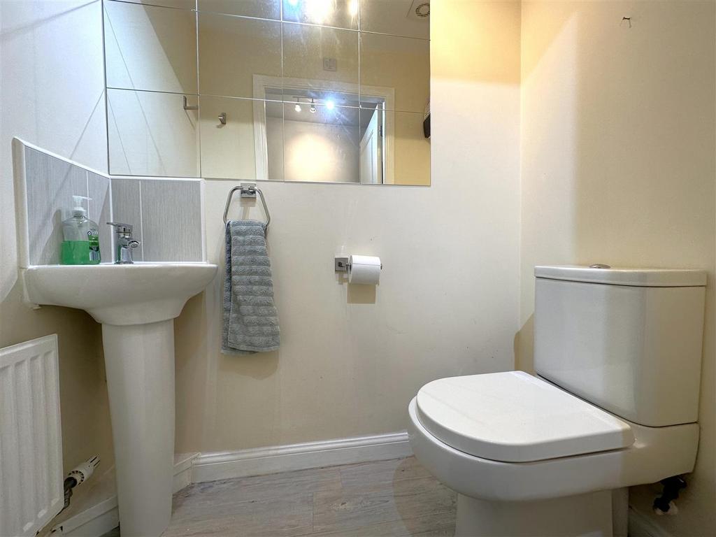 Ground Floor W.C 686