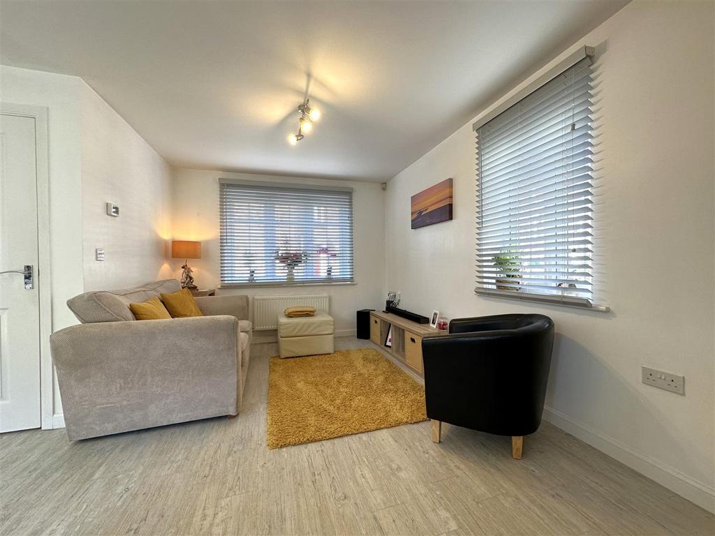 Living Area 674