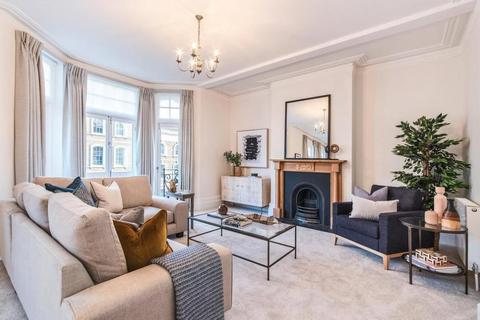 3 bedroom apartment to rent, Gloucester Square, London W2