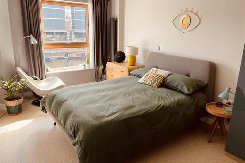 2 bedroom flat to rent, Mackenzie House, Leeds Dock