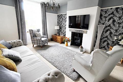 3 bedroom end of terrace house for sale, Stoney Cross Street, Taylor Hill, Huddersfield, HD4 6EY