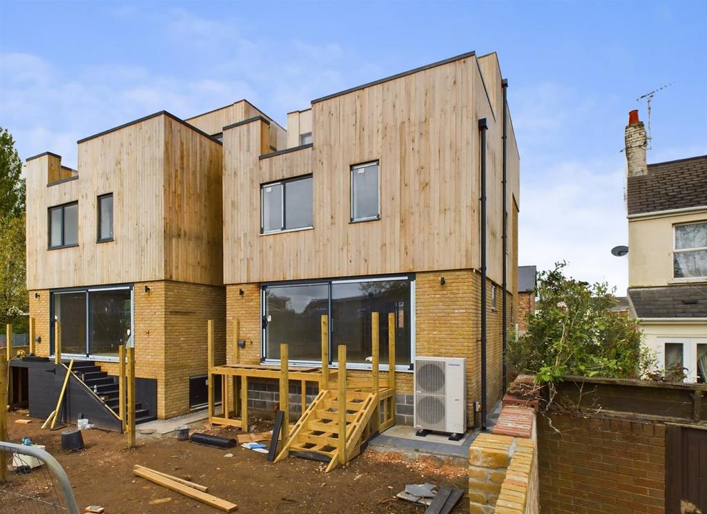 Courtenay Road, Exeter 5 bed detached house for sale £550,000