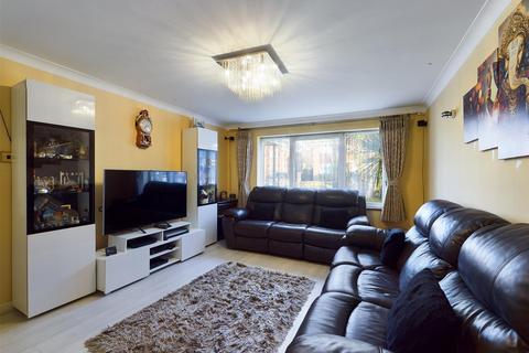 4 bedroom detached house for sale, Trinity Close, Crawley RH10