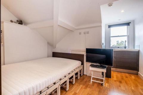 Studio to rent, Fitzjohns Avenue, Hampstead, London, NW3