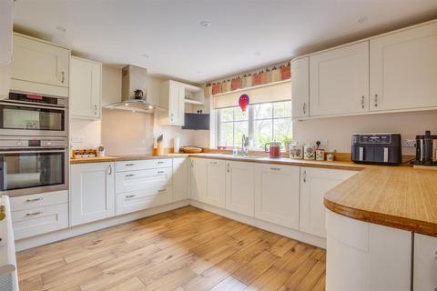 4 bedroom detached house for sale, Sunnycroft, High Wycombe HP13